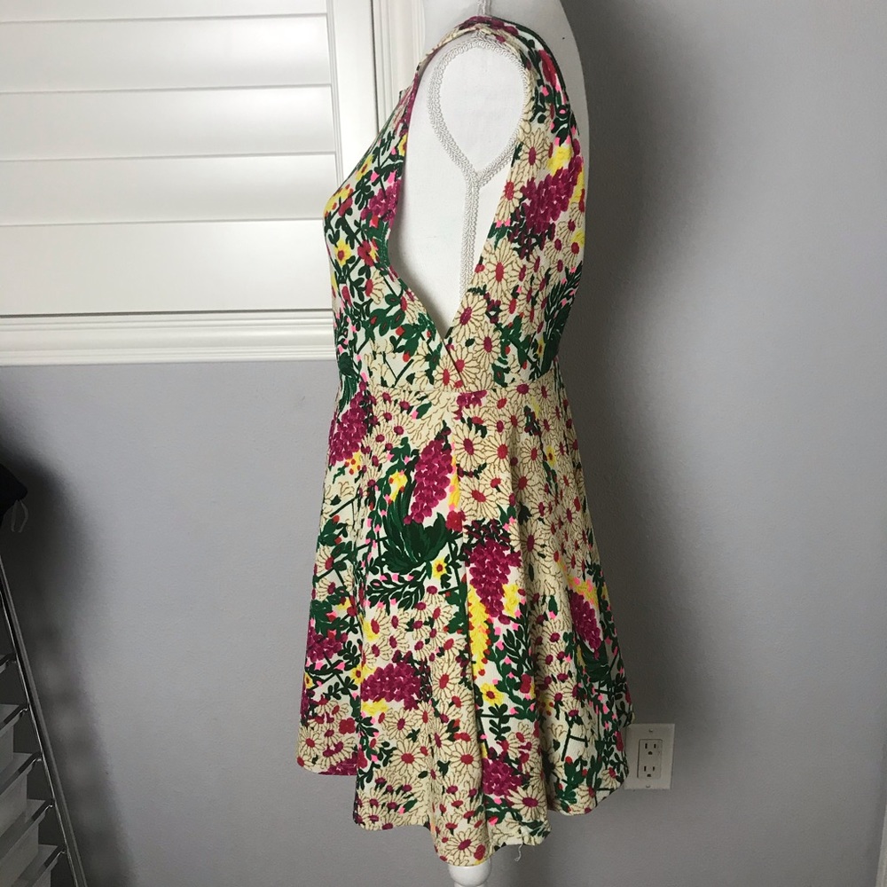 Size M bright floral dress - Picture 2 of 4